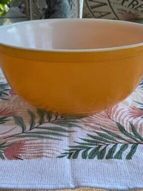 Vintage 70's Pyrex set of 3 bowls